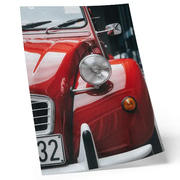 Póster de coche clásico con colores saturados y detalles expresivos de ambiente retro