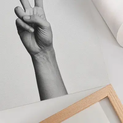 Póster de gesto de paz en blanco y negro con diseño minimalista y elegante de colores saturados