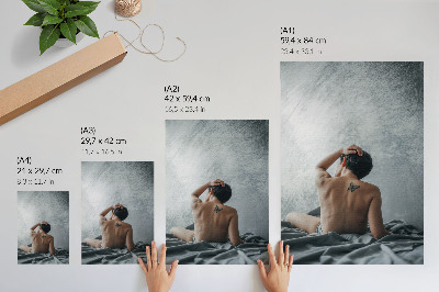Póster con colores saturados Desnudo minimalista en tonos grises