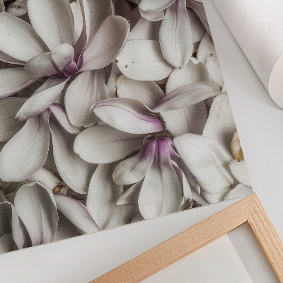 Lienzo decorativo moderno Pétalos blancos en un estampado floral púrpura con efecto natural