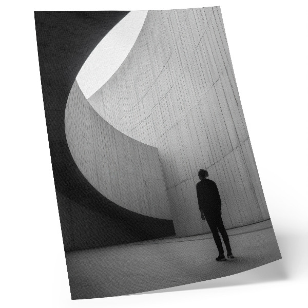 Póster con colores saturados Arquitectura curva, tonos monocromáticos