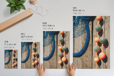 Lienzo decorativo moderno Boyas coloridas, pared de madera, detalles marinos.
