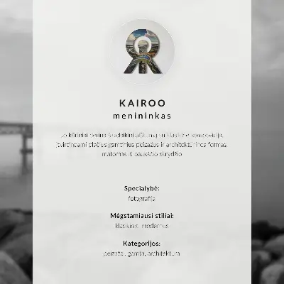 Póster superficie de agua en calma con colores cálidos del cielo y un puente