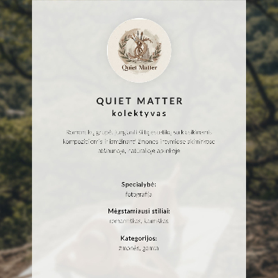 Póster con colores saturados Relajándome en una roca, árboles verdes, sombrero de naturaleza
