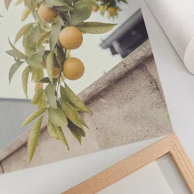 Lienzo decorativo moderno con rama de árbol, sol y hojas verdes sobre fondo naranja
