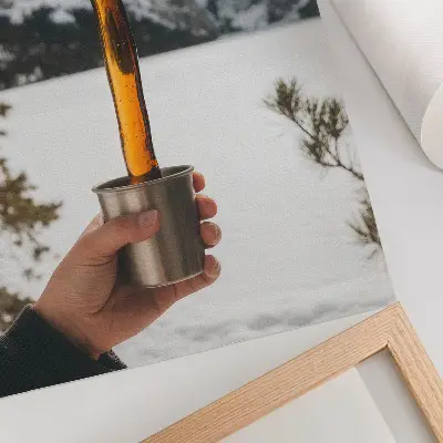 Taza de cerámica artística diseño de montañas nevadas en tonos ámbar