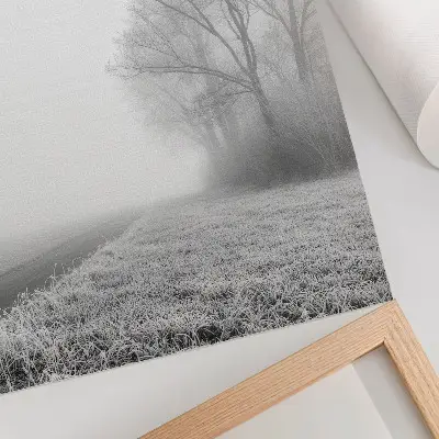 Lienzo decorativo moderno paisaje invernal de niebla sutil con árboles y atmósfera tranquila