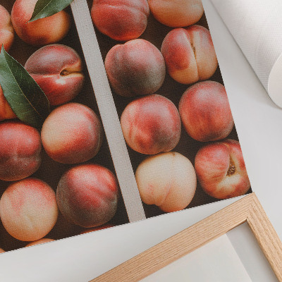 Póster Melocotones con hojas en una caja de madera