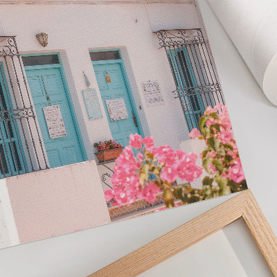 Lámina artística de alta calidad con colores azul pastel y detalles de flores en el balcón