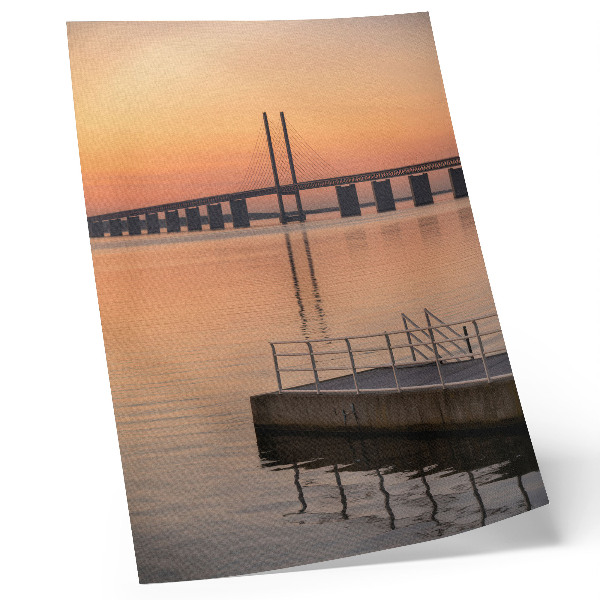Lienzo decorativo moderno puente al atardecer con estilo minimalista en tonos cálidos