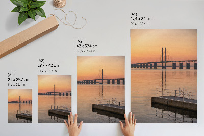 Lienzo decorativo moderno puente al atardecer con estilo minimalista en tonos cálidos