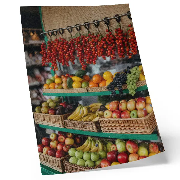 Lienzo decorativo moderno con frutas coloridas que evocan el aroma de la tradición y la atmósfera de la naturaleza