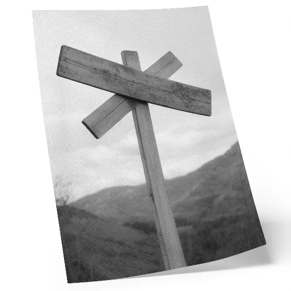 Póster de madera con paisaje montañoso en blanco y negro y colores saturados