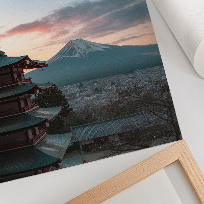 Lienzo decorativo moderno con diseño de pagoda y tonos montañosos en armonía con el cielo