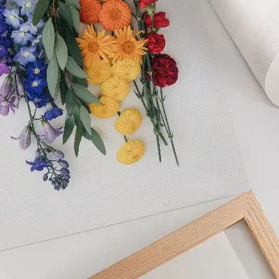 Póster de flores en línea vertical con colores vibrantes y armonía natural