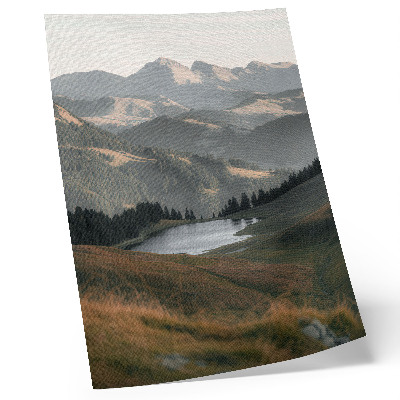 Póster con colores saturados Colinas, lago y paisaje montañoso en armonía