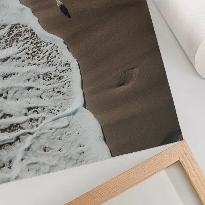 Póster paisaje relajante de playa, arena, gaviotas y olas