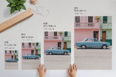 Póster Coches clásicos, edificios en tonos pastel, encanto retro.