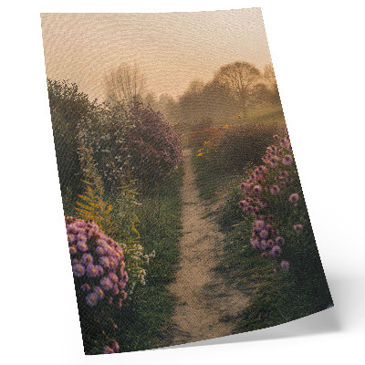Póster con colores saturados Encantadoras flores en el sendero del jardín, niebla matutina