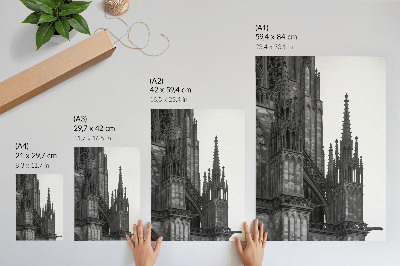 Póster arquitectura gótica con decoración intrincada y alto contraste