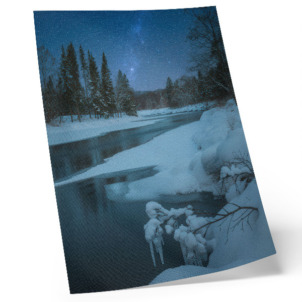 Póster con colores saturados Paisaje invernal, río, árboles, estrellas