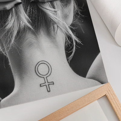 Lámina artística de alta calidad Elegancia en blanco y negro, minimalismo, un símbolo de feminidad.