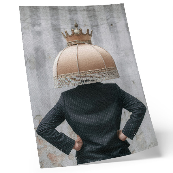 Lámina artística de alta calidad Una pantalla de lámpara refinada, un traje elegante, un contraste de texturas.