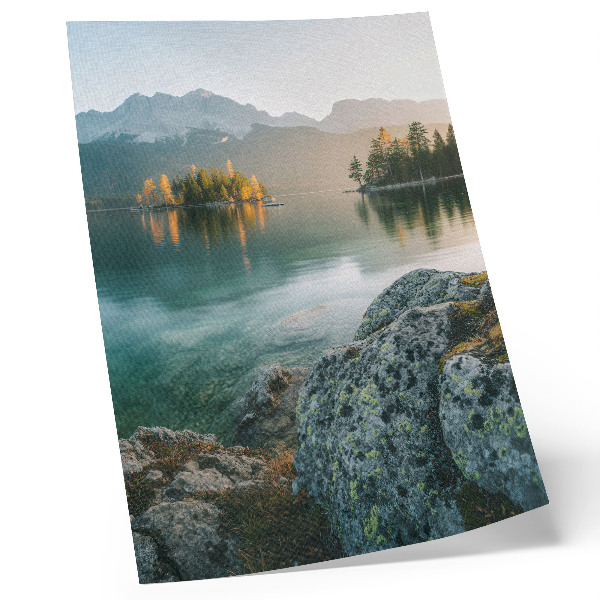 Póster Montañas, lago, isla, mañana con niebla