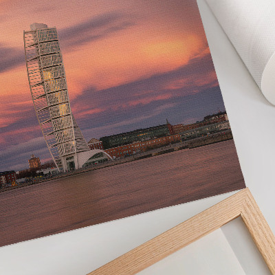 Lámina artística de alta calidad Torre moderna, puesta de sol sobre cielo pastel