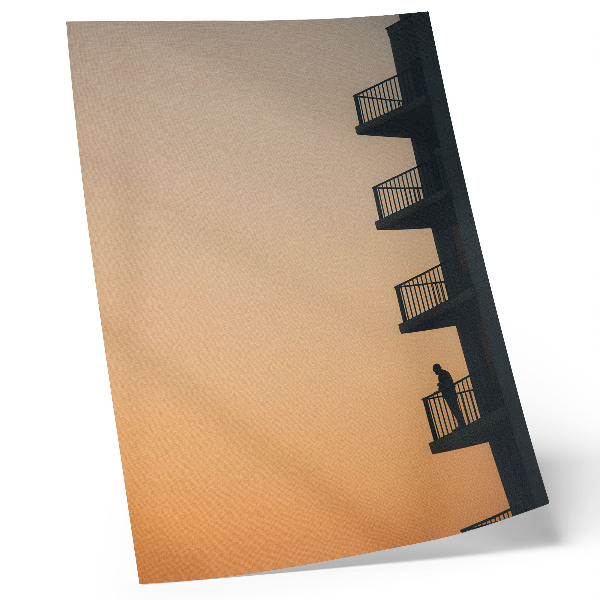 Póster con colores saturados Puesta de sol, silueta de un edificio, paz