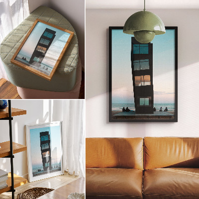 Lienzo decorativo moderno Una moderna torre negra sobre un mar azul