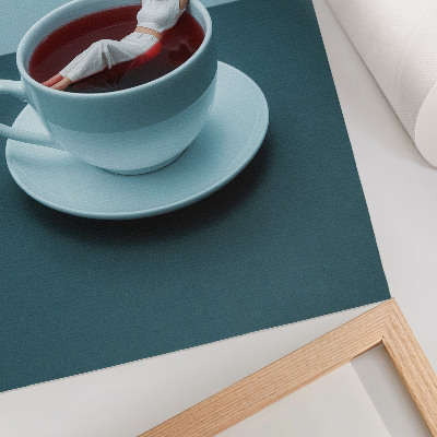 Póster con colores saturados Una taza de relajación surrealista