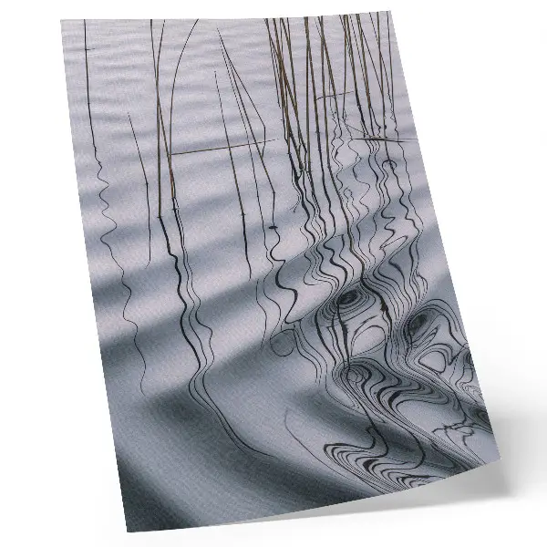 Póster con motivo minimalista de olas y líneas sobre el agua