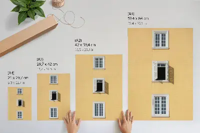 Lámina artística de alta calidad fachada amarilla con tres ventanas, simetría y sencillez