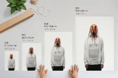 Lienzo decorativo moderno figura con máscara naranja y vestimenta blanca