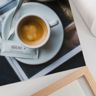 Lienzo decorativo moderno Café croissant sobre fondo blanco y negro, elegancia y relajación