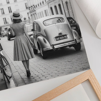 Lámina artística de alta calidad Mujer con encanto retro en un coche clásico de la ciudad