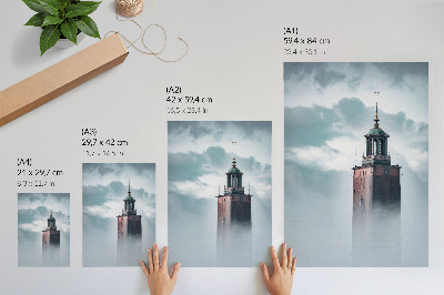 Lienzo decorativo moderno una torre histórica envuelta en una delicada niebla