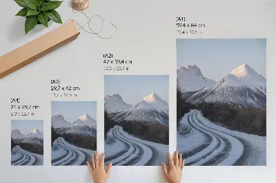 Póster paisaje de montañas con curvas de carretera en invierno