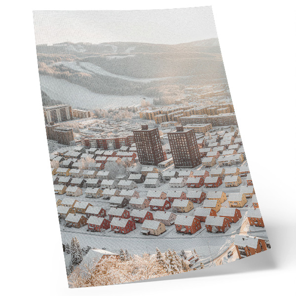 Póster con colores saturados Paisaje invernal con casas cubiertas de nieve