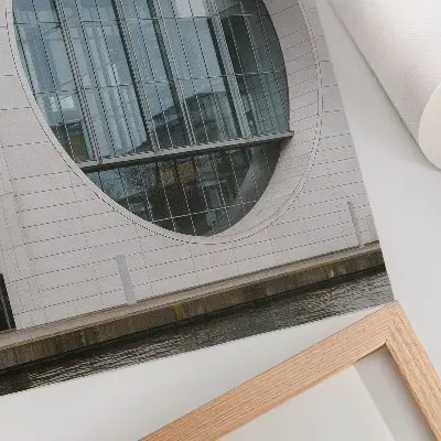 Lámina artística de alta calidad fachada futurista con líneas estrictas y estructura de vidrio