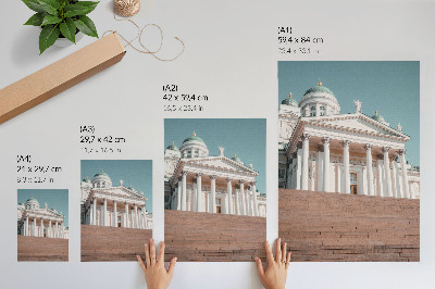 Póster de edificio con columnas y elegantes detalles arquitectónicos