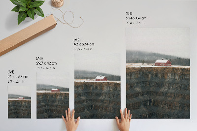 Póster con colores saturados Granero junto a la ladera, paisaje invernal, bosque, niebla