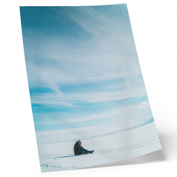 Lámina artística de alta calidad Cielo azul sobre el páramo nevado, silencio y espacio.