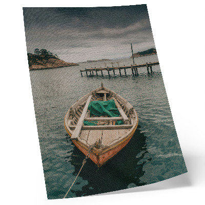 Lienzo decorativo moderno Un barco en la bahía, un ambiente tranquilo y encanto natural.