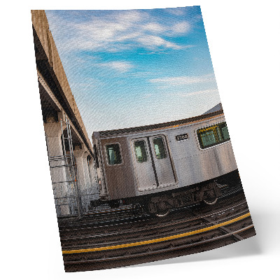 Póster con colores saturados Tren moderno puente cielo azul gato