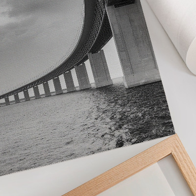 Lienzo decorativo moderno Un puente monumental en tonos grises.