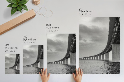 Lienzo decorativo moderno Un puente monumental en tonos grises.