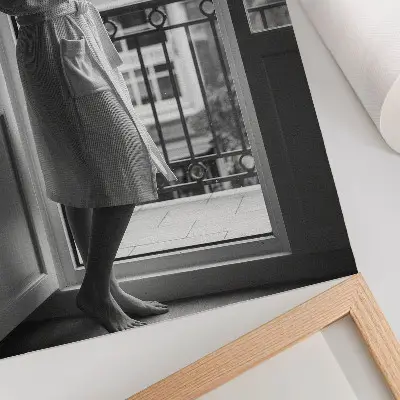 Póster de persona en la ventana con taza de café diseño artístico de atmósfera pacífica en colores saturados