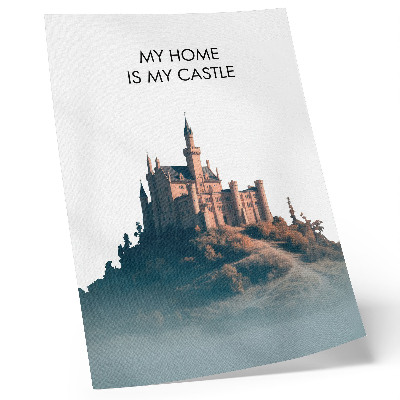 Póster castillo en una colina con niebla y texto